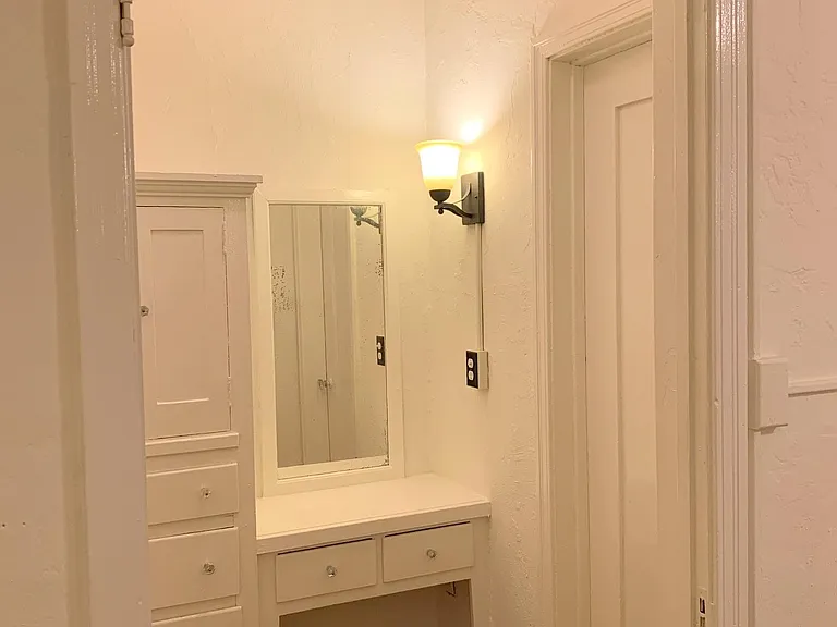 654 S Detroit St #306 — Photo 12