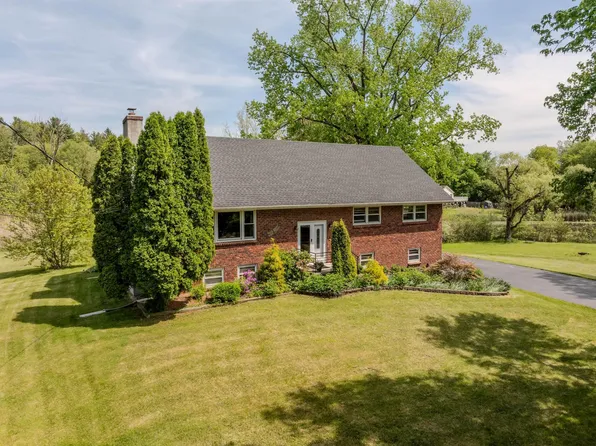 8 Robin Lane, Hyde Park, NY 12538