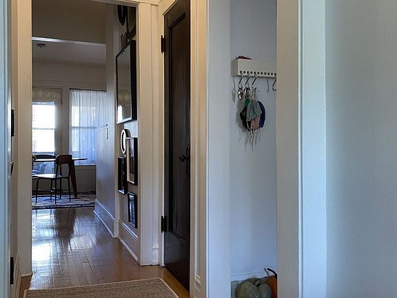 4th image of 1402 W Carmen Ave #3