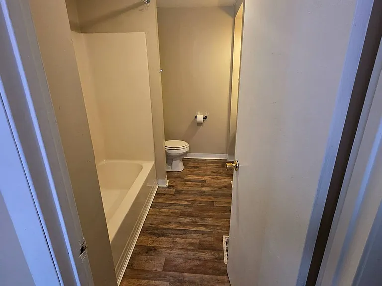 201 N Cedar St — Photo 5