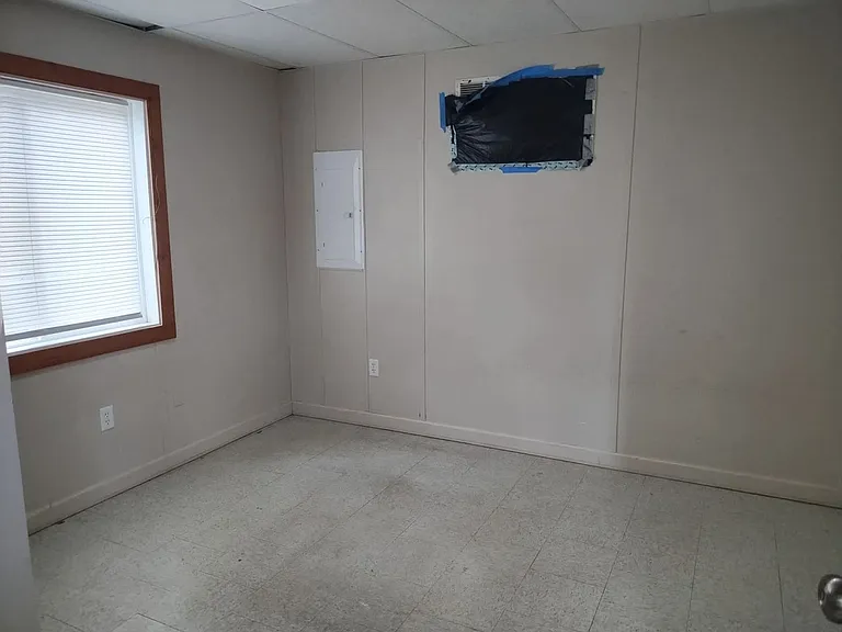 317 E Smith St — Photo 20
