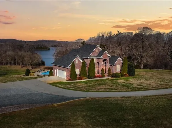 7653 Adams Farm Rd, Randleman, NC 27317