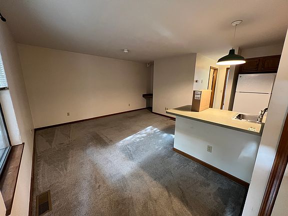 3rd image of 39 Elliott St #103