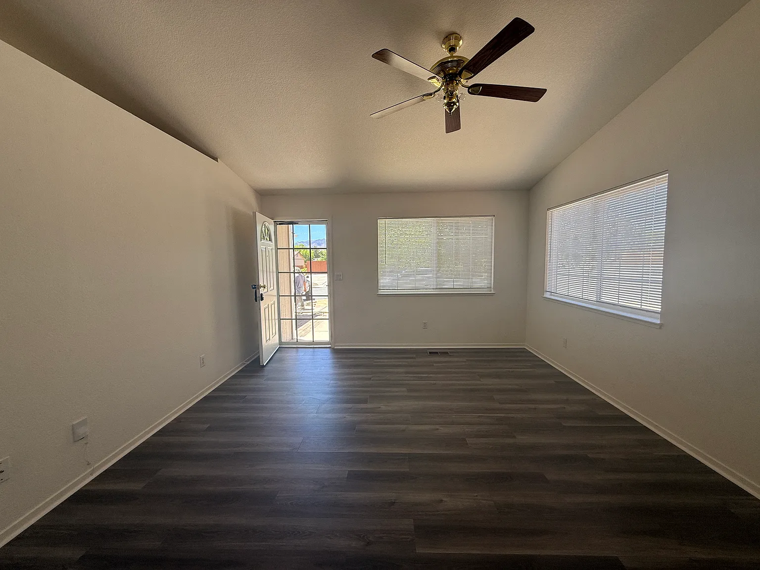 3 bed, 1144 sqft, $2,350 — Photo 2