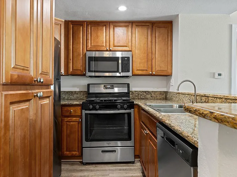 Woodland Trio Apartments — Photo 16