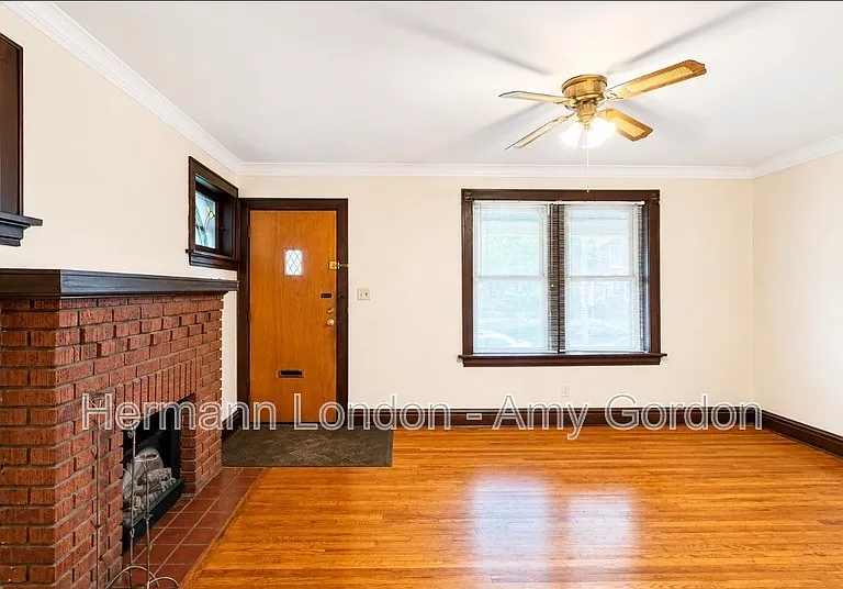 5046 Winona Ave #B — Photo 4