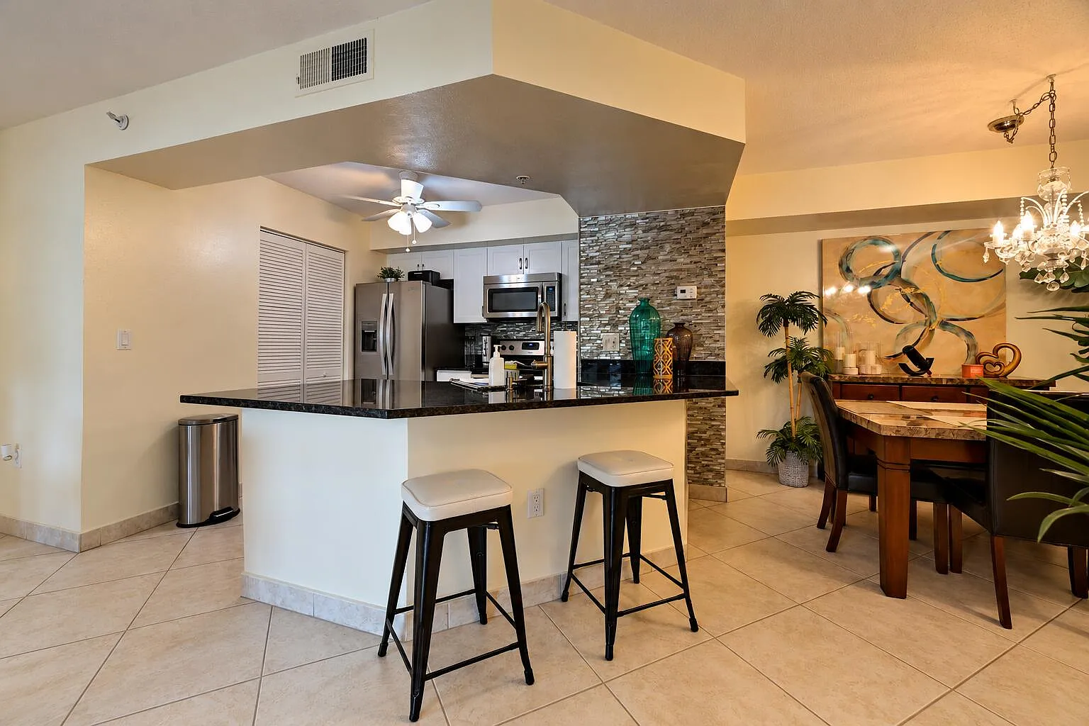 3 bed, 2.0 bath, 1256 sqft, $2,500 — Photo 4