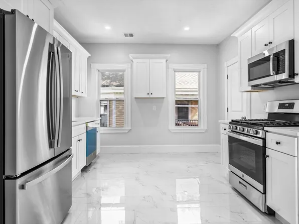 67 Romsey St Floor 3, Dorchester, MA 02125