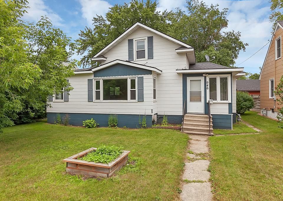 1st image of 946 33rd Ave N