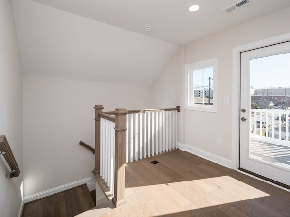 virginia-beach-virginia-402647318 picture