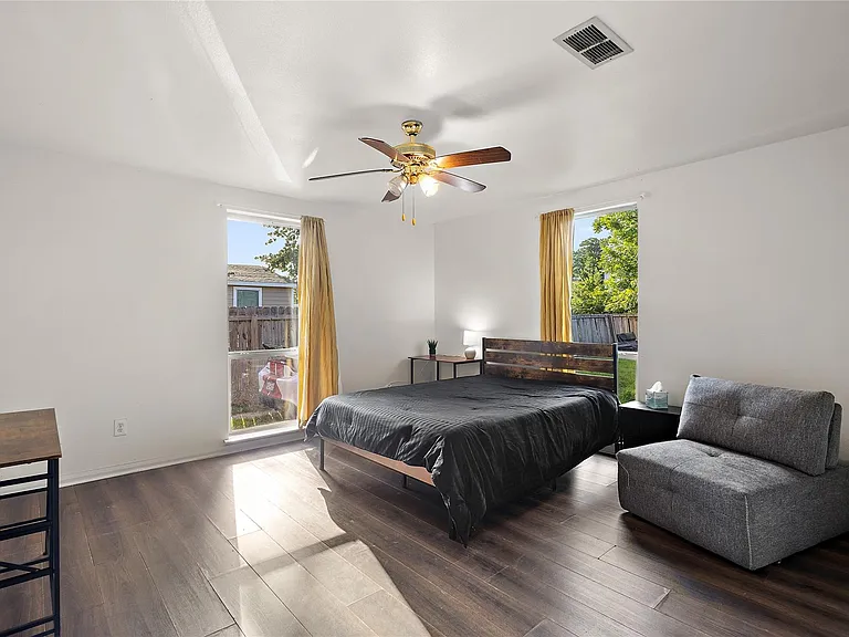 225 Palmyra St — Photo 6