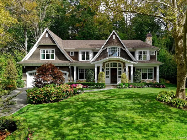 35 Mimosa Drive, East Hills, NY 11576