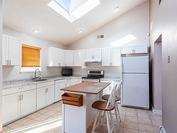 5th image of 455 Williams Way N