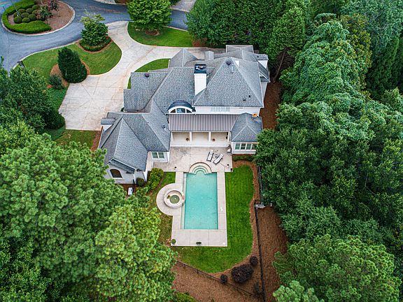 2nd image of 521 Atlanta Country Club Dr SE