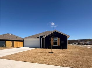 591 Raegan St, Prairie Grove, AR 72753