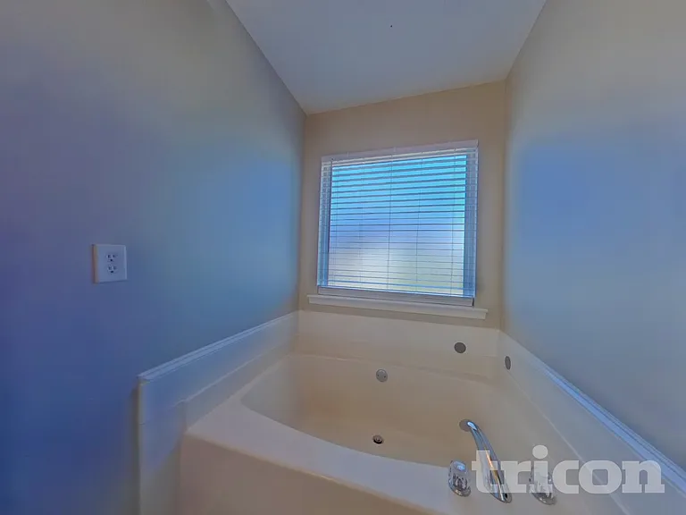 225 Victoria Blvd — Photo 7
