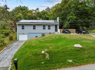 40 Peachvale Dr, Uncasville, CT 06382