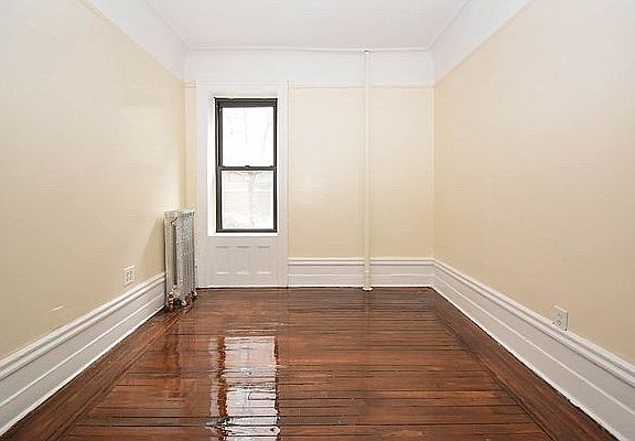 5th image of 2333 Loring Pl N APT 1