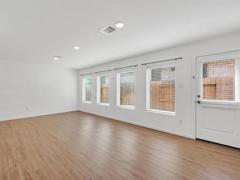 3039 Ash Ray Dr — Photo 11