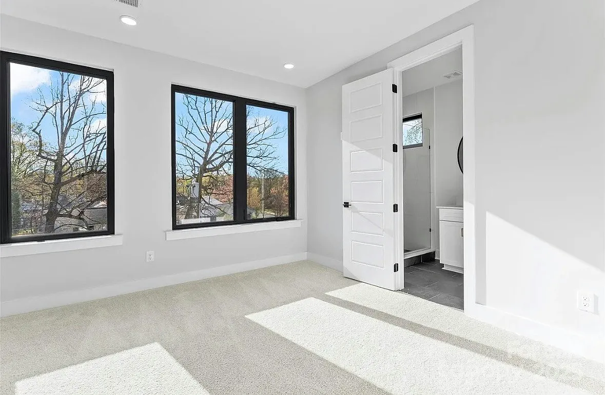 3433 Byrnes St — Photo 3