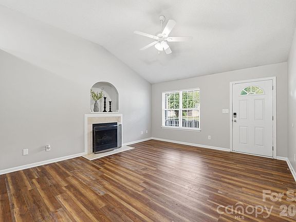 5th image of 11026 Olde English Dr