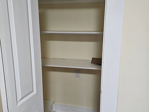 3rd image of 172 Old Bridge Tpke Unit B