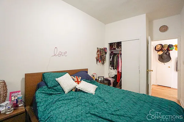 Rented by City Connections Realty | media 32