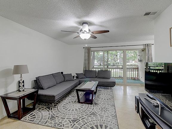 3rd image of 1075 Alta Mira Dr APT A