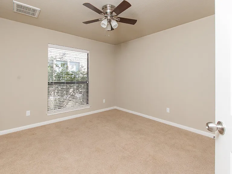 3505 Castleton Dr — Photo 16