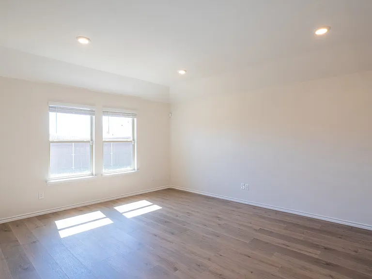 1833 Pecan Valley Dr — Photo 16