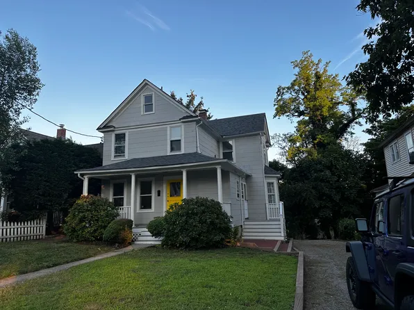 36 Mechanic St, Huntington, NY 11743