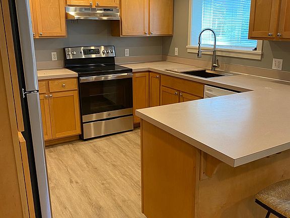 Newly updated kitchen and new LED lighting throughout the home.