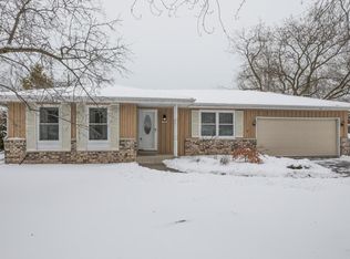 12442 N Center Dr, Mequon, WI