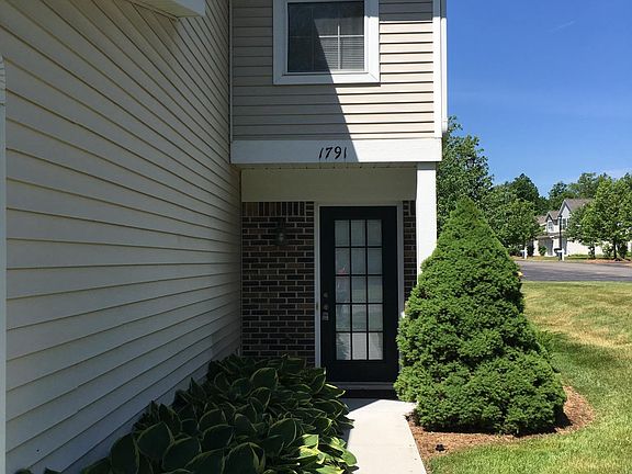 2nd image of 1791 Park Trl NE
