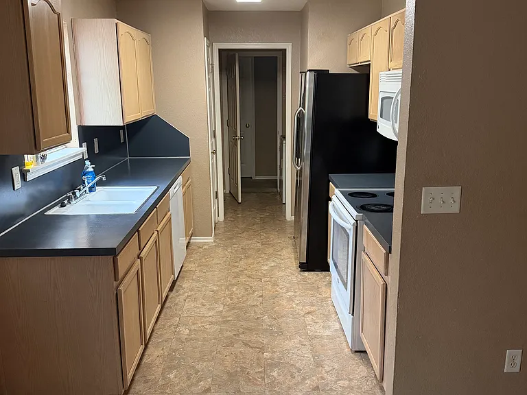 6331 S Newport Ave — Photo 3
