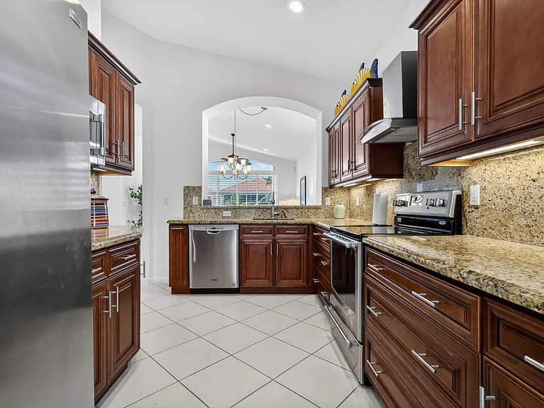 7116 Cataluna Cir — Photo 13
