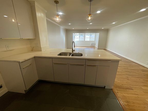 4th image of 833 S Bedford St APT 202