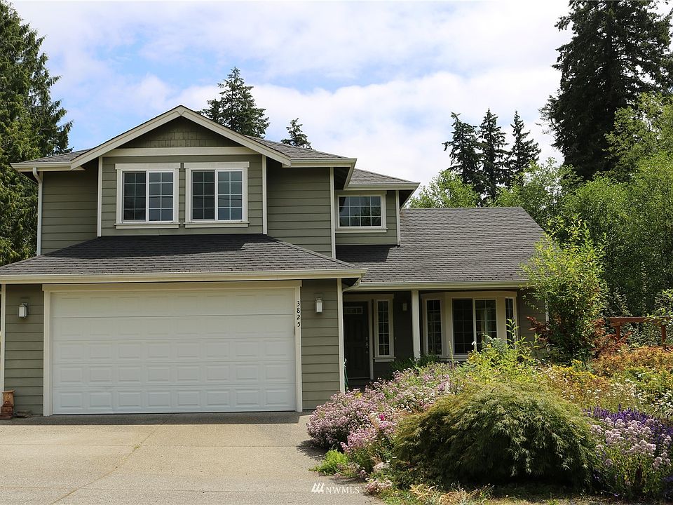 The native rain garden is bursting with flowers and creates lovely curb appeal. >