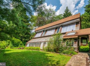 8204 Brookside Rd, Elkins Park, PA 19027