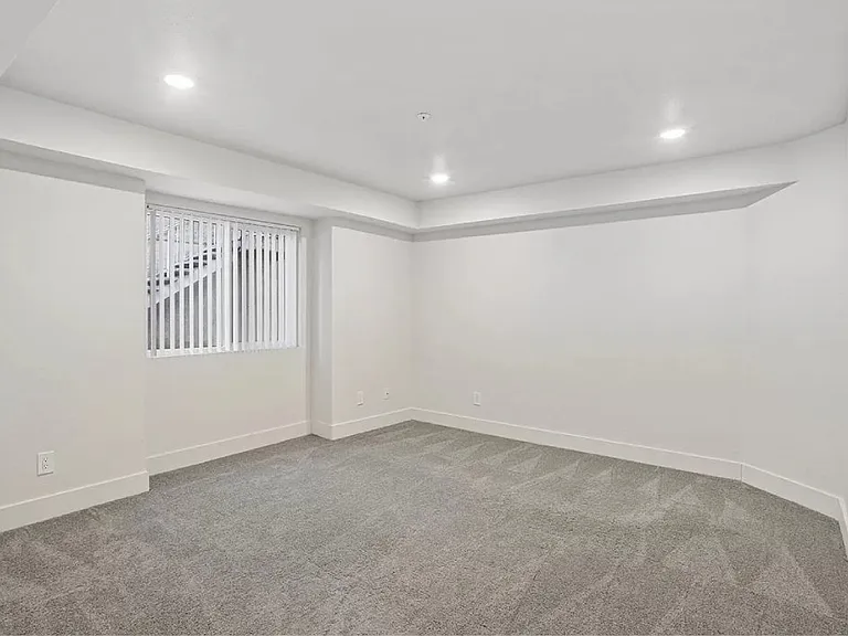 La Regencia Apartments — Photo 40