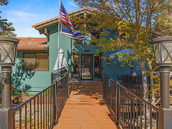 2nd image of 1240 Vista Way
