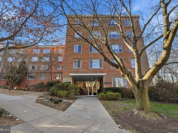 3rd image of 4100 W St NW APT 203