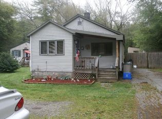 216 Peckham Rd, Acushnet, MA 02743