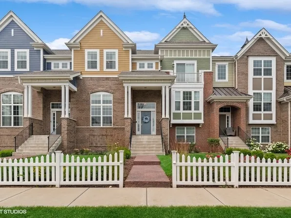 4170 Royal Mews Cir, Naperville, IL 60564