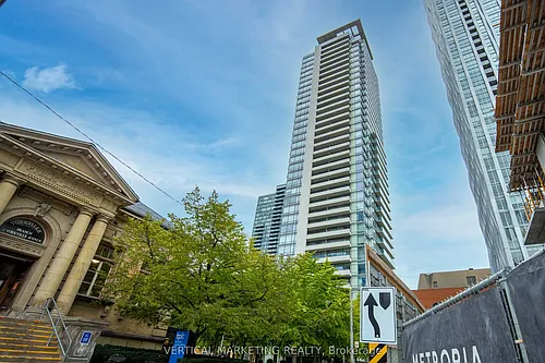 18 Yorkville Ave #1707 Photo 1