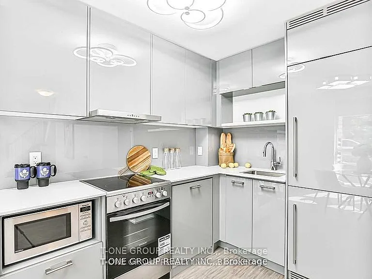 92 McGill St — Photo 8