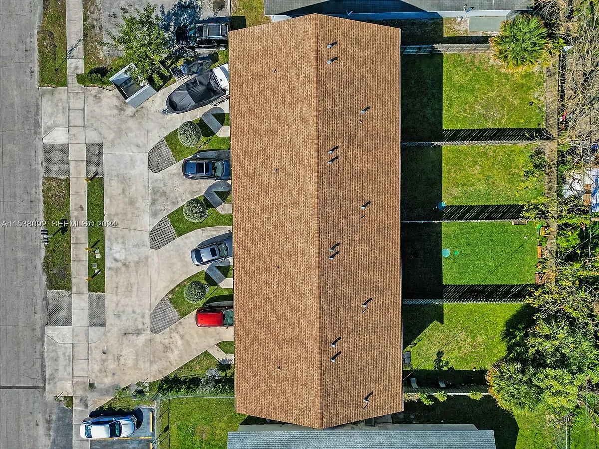Building Photo - 6045 Pierce St #C
