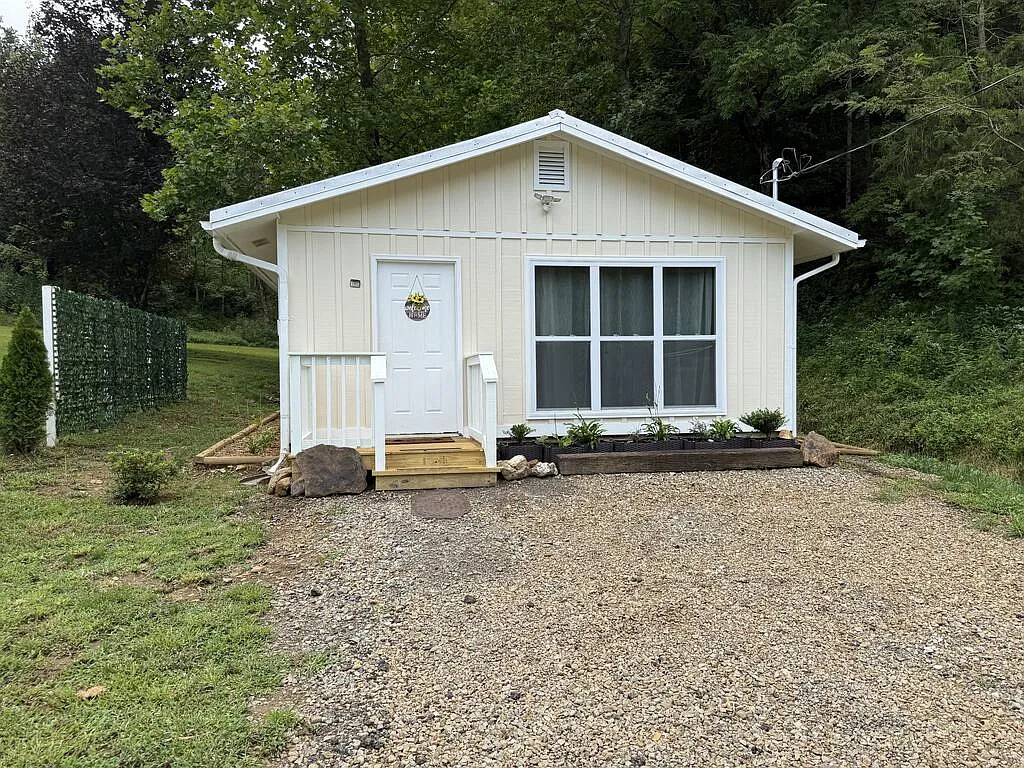 1 bed, 1.0 bath, $1,600 — Photo 2