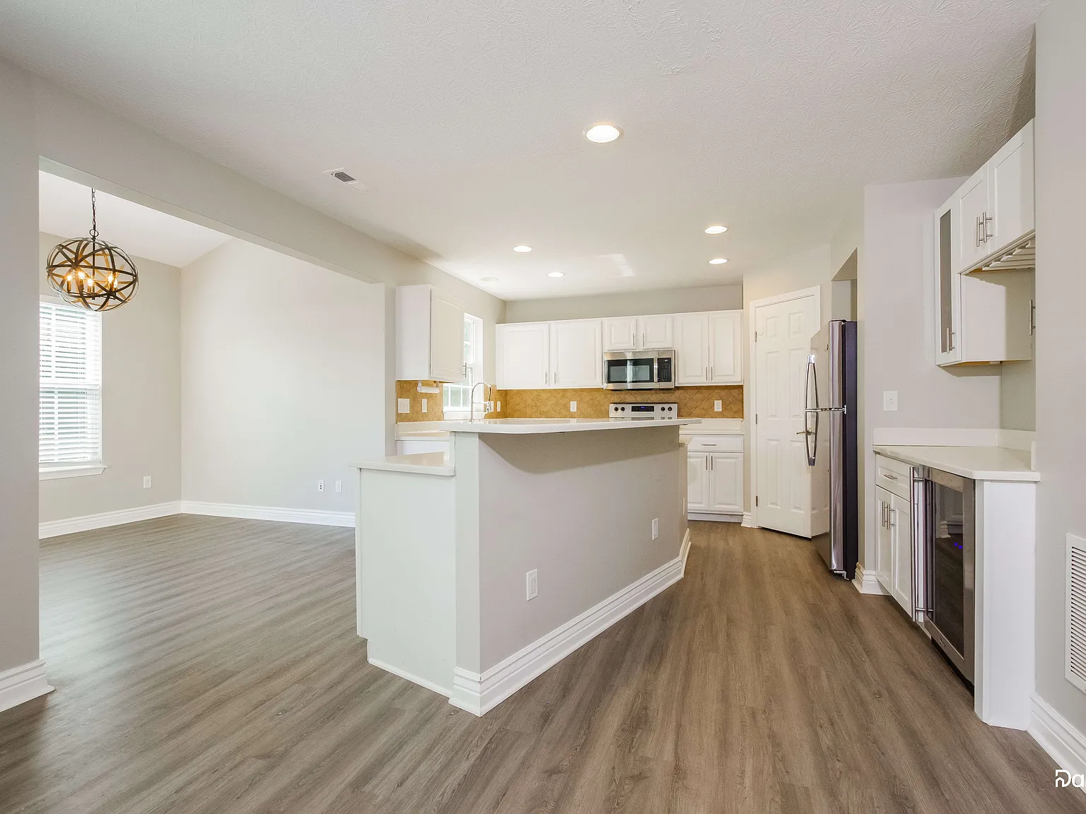 3 bed, 2.5 bath, 2224 sqft, $2,590 — Photo 3
