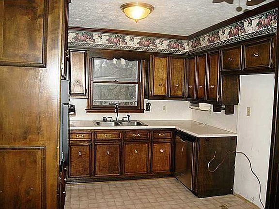 5th image of 2187 Cedar Dr